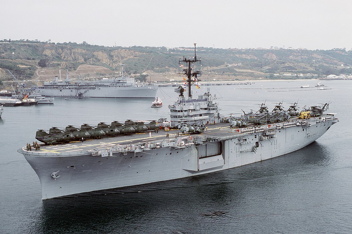 1200px-USS_New_Orleans_(LPH-11)_in_San_Diego_Bay_1988.jpg
